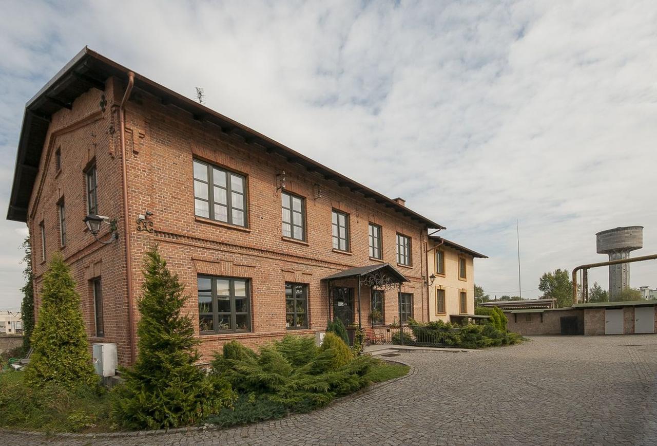 Hotel Restauracja Pod Parowozem Островец-Свентокшиский Экстерьер фото
