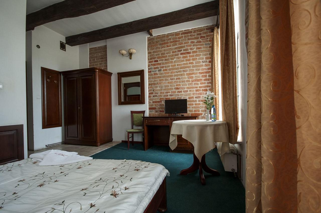 Hotel Restauracja Pod Parowozem Островец-Свентокшиский Экстерьер фото