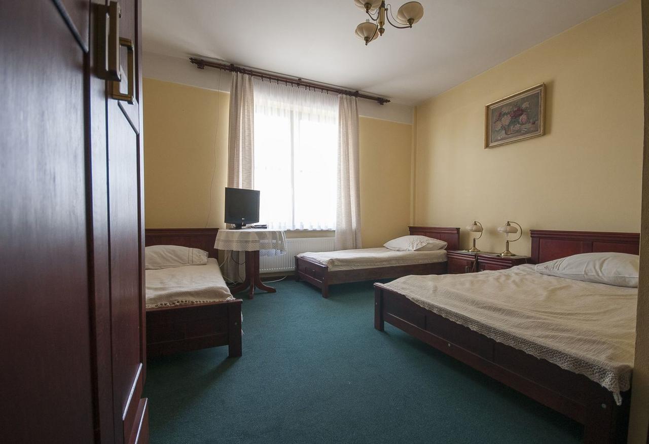 Hotel Restauracja Pod Parowozem Островец-Свентокшиский Экстерьер фото