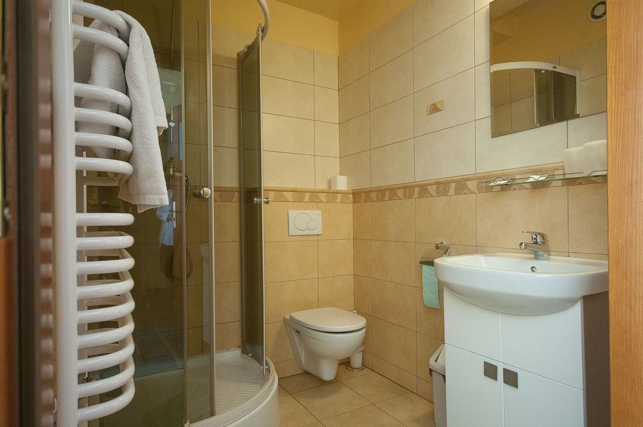 Hotel Restauracja Pod Parowozem Островец-Свентокшиский Экстерьер фото