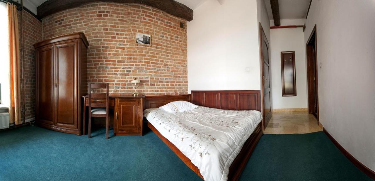 Hotel Restauracja Pod Parowozem Островец-Свентокшиский Экстерьер фото