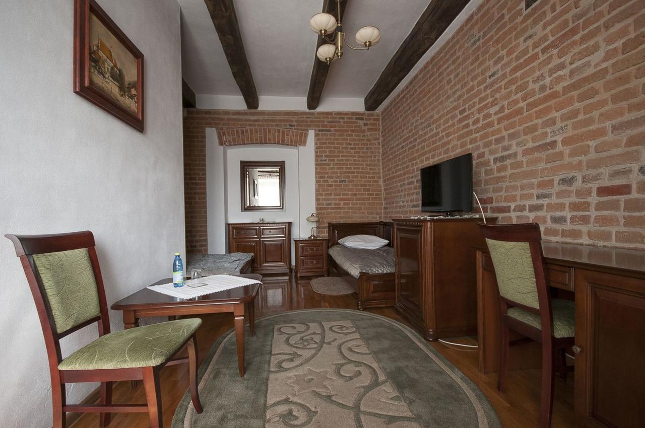 Hotel Restauracja Pod Parowozem Островец-Свентокшиский Экстерьер фото