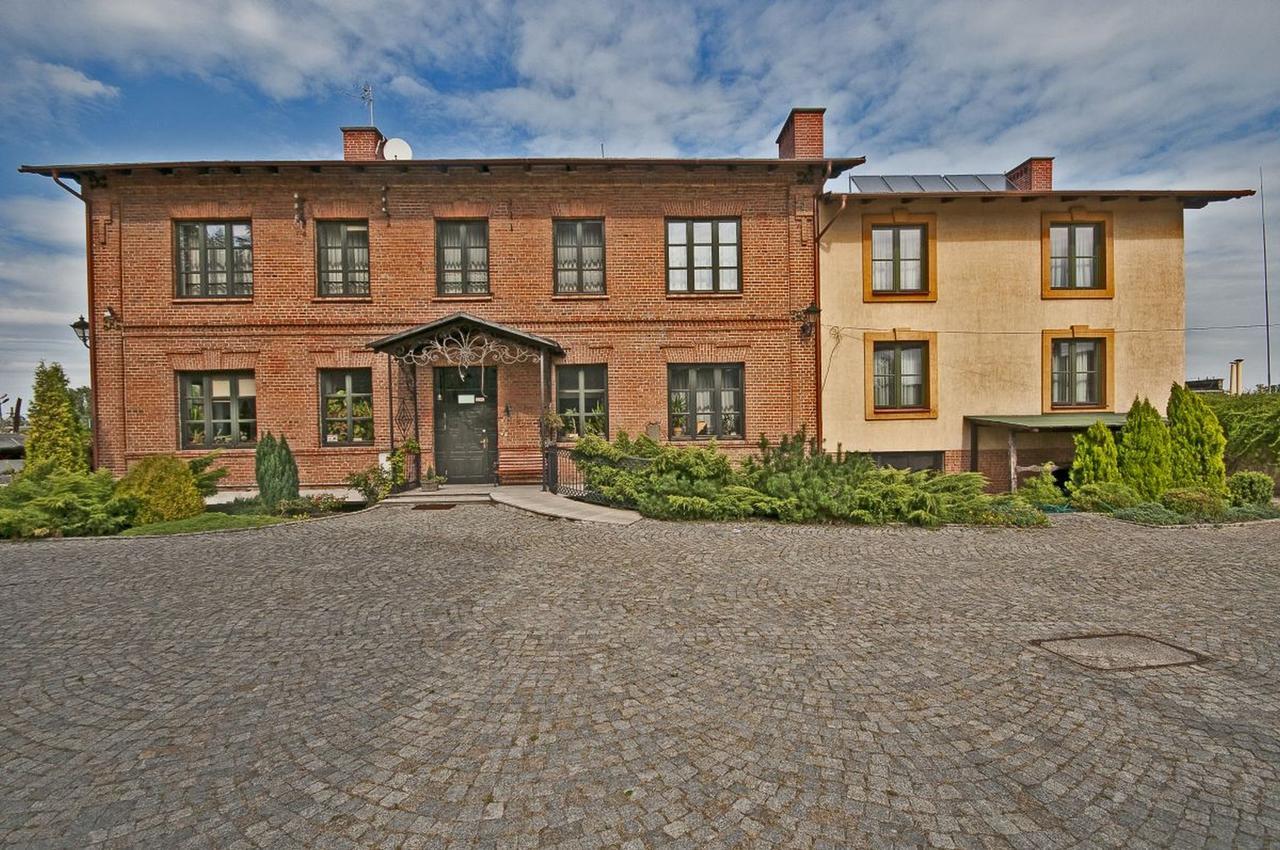 Hotel Restauracja Pod Parowozem Островец-Свентокшиский Экстерьер фото