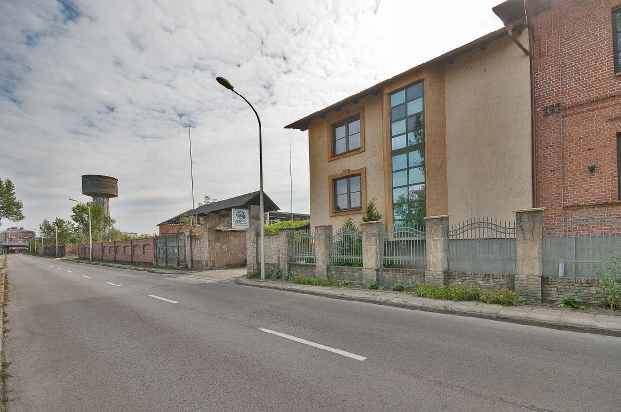 Hotel Restauracja Pod Parowozem Островец-Свентокшиский Экстерьер фото