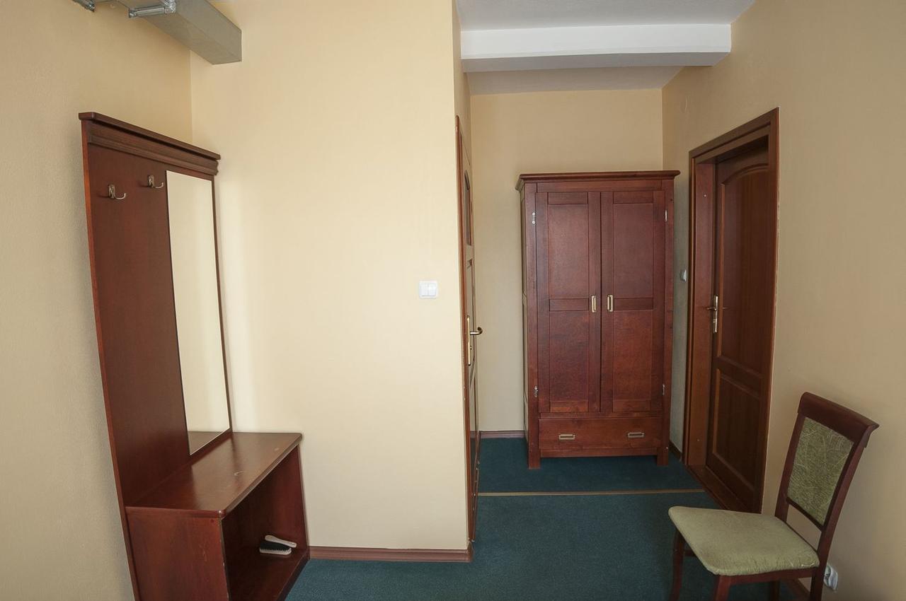 Hotel Restauracja Pod Parowozem Островец-Свентокшиский Экстерьер фото