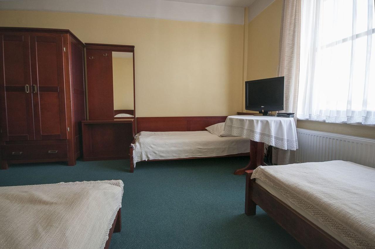 Hotel Restauracja Pod Parowozem Островец-Свентокшиский Экстерьер фото