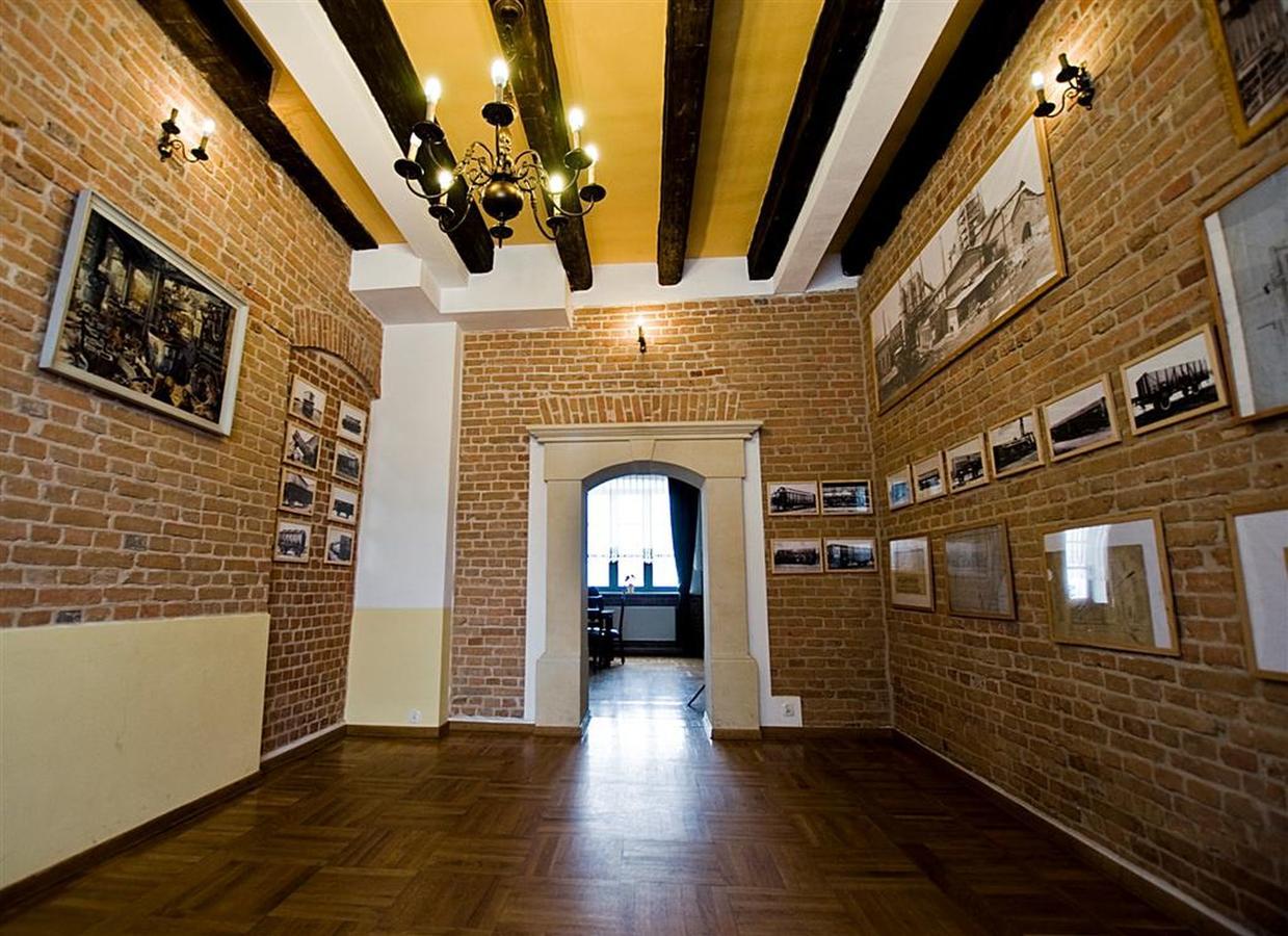 Hotel Restauracja Pod Parowozem Островец-Свентокшиский Экстерьер фото